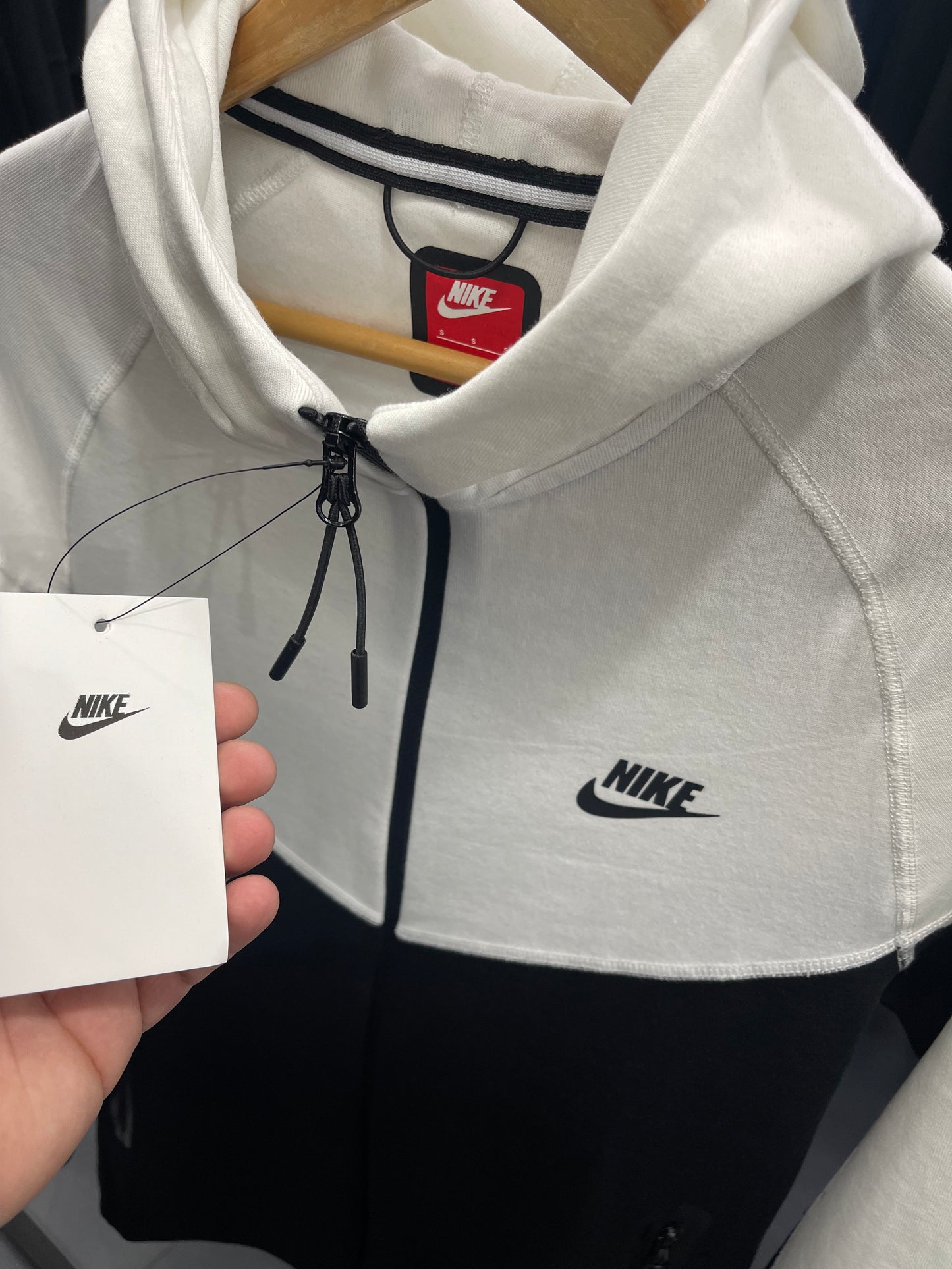 Nike Tech Fleece-Μαύρο Λευκό