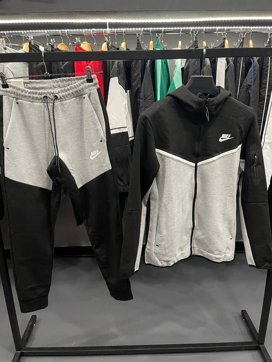 Nike Tech Fleece