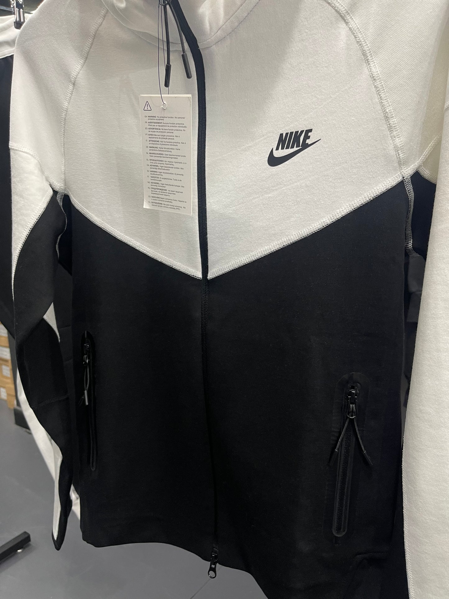 Nike Tech Fleece-Μαύρο Λευκό