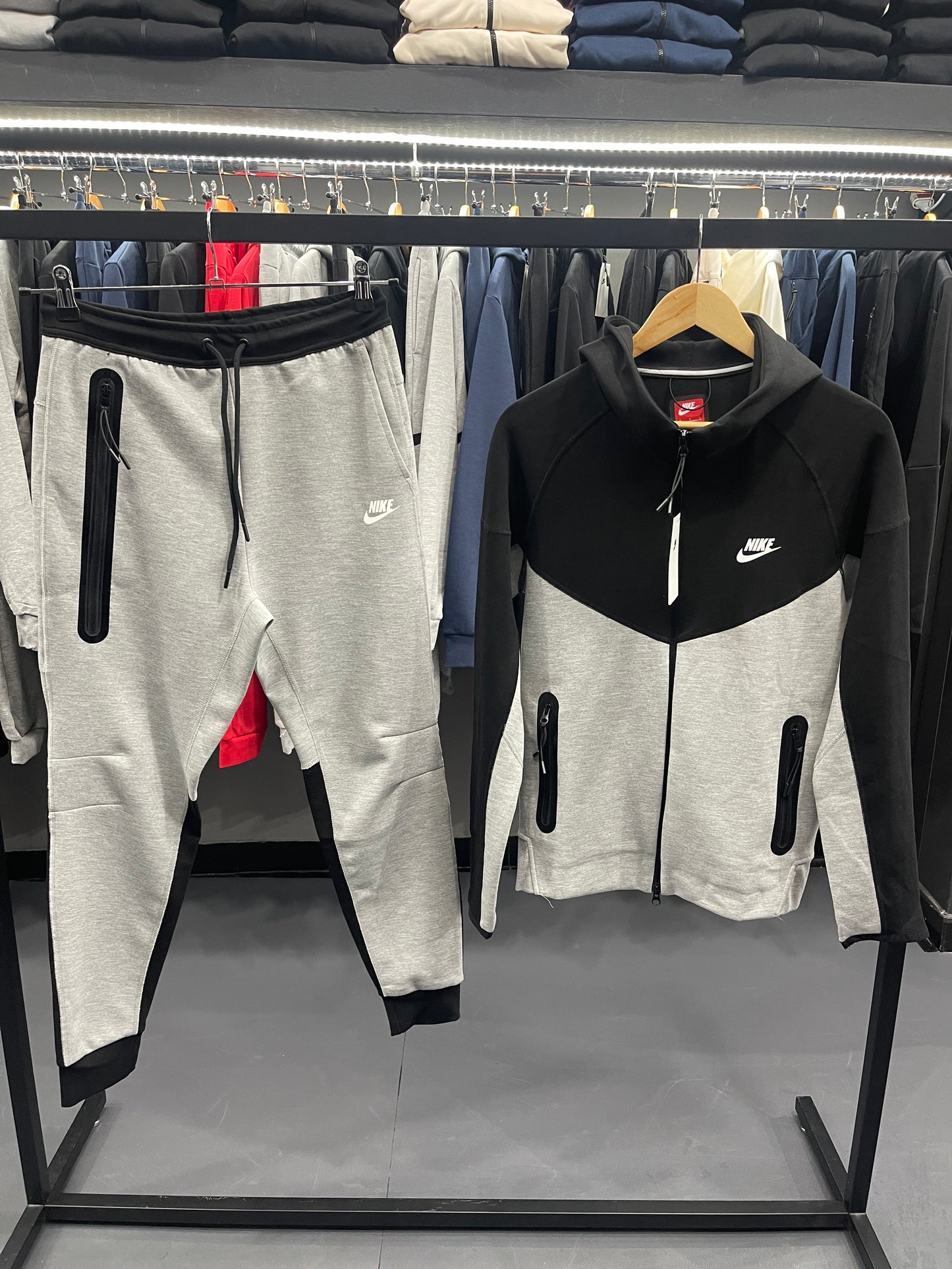 Nike Tech Fleece-Μαύρο Γκρι